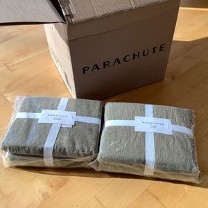 Parachute Linen Surplus sheet set. Queen fitted & Full Queen top flat sheets.